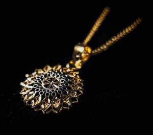 silver diamond studded pendant necklace